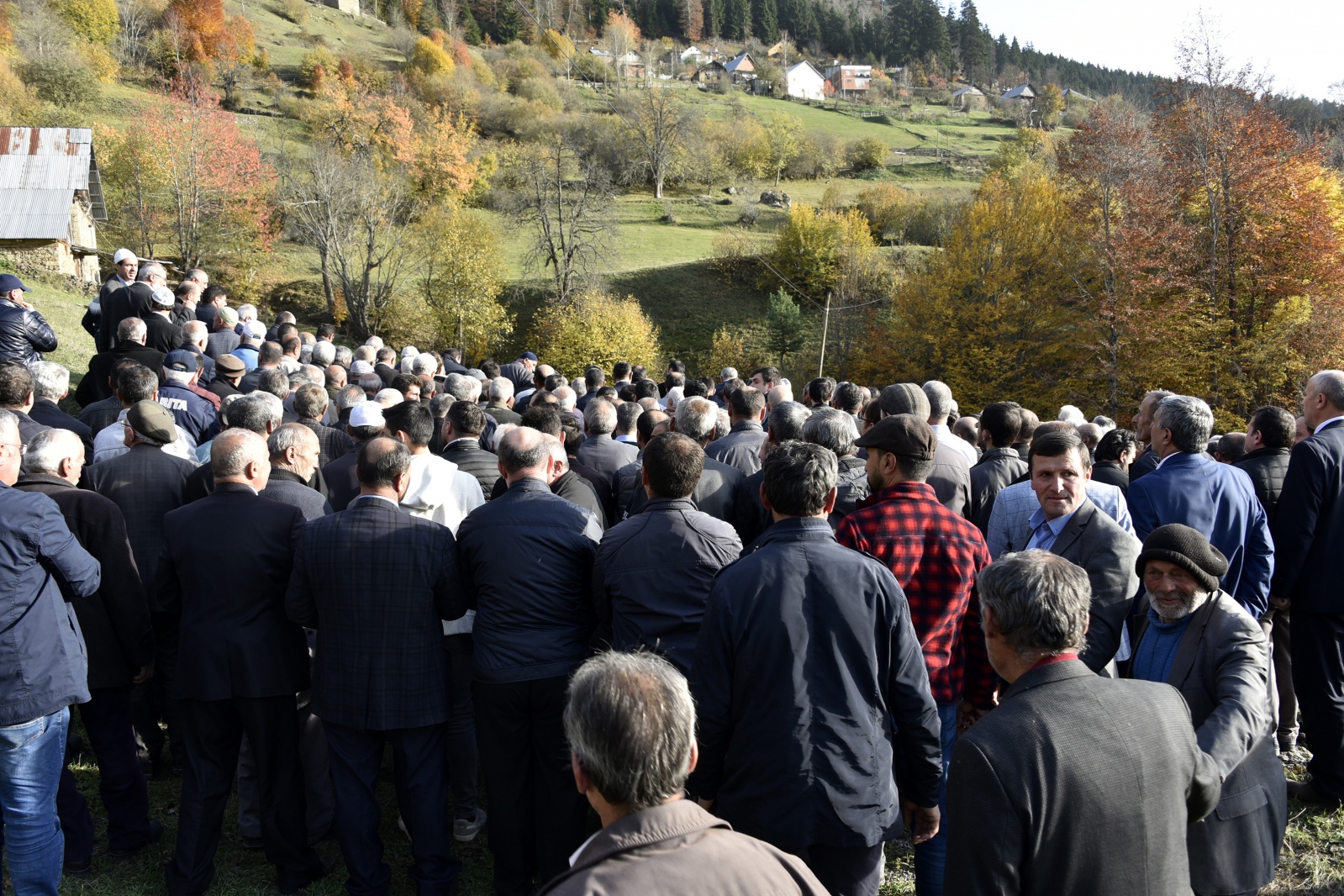 Oğlunun nikahına giderken kaza sonucu vefat eden anne son yolculuğuna uğurlandı 21