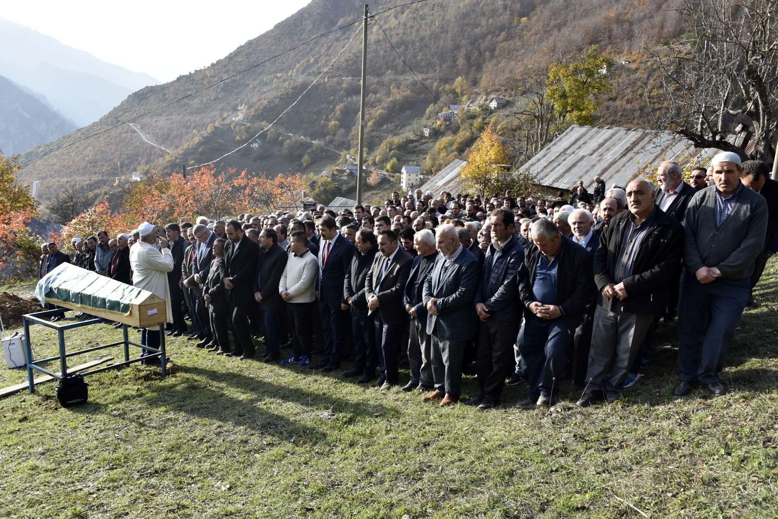 Oğlunun nikahına giderken kaza sonucu vefat eden anne son yolculuğuna uğurlandı 11
