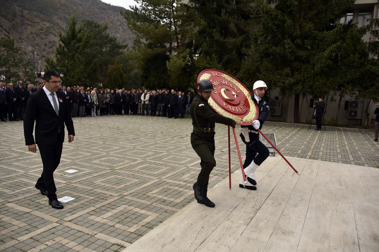 Ulu Önder vefatının 79.yıldömünde Gümüşhane’de anıldı 12