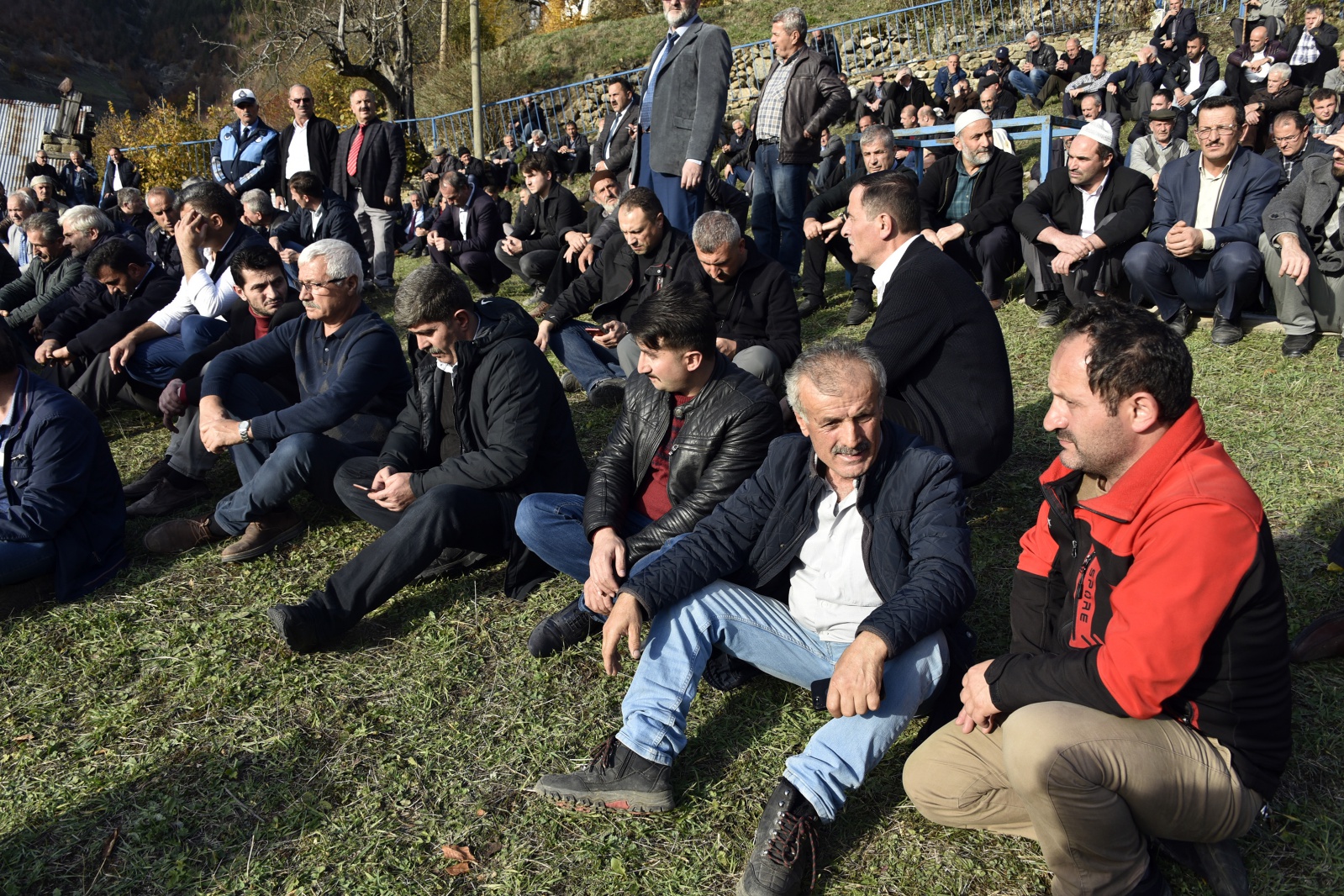 Oğlunun nikahına giderken kaza sonucu vefat eden anne son yolculuğuna uğurlandı 22