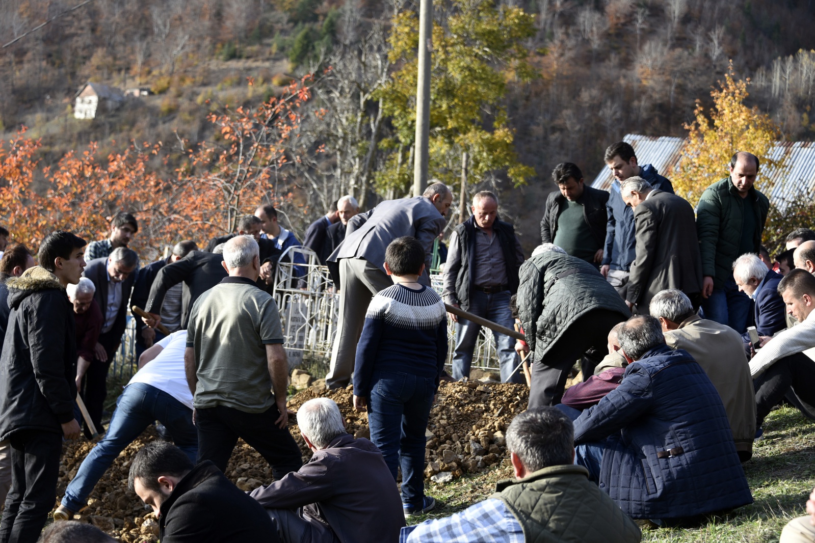 Oğlunun nikahına giderken kaza sonucu vefat eden anne son yolculuğuna uğurlandı 4