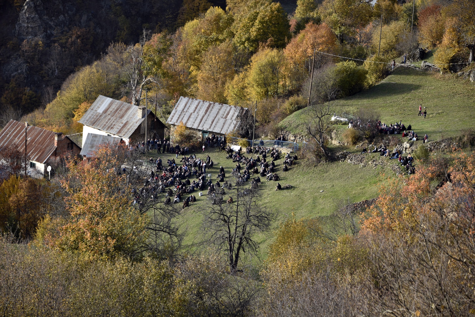Oğlunun nikahına giderken kaza sonucu vefat eden anne son yolculuğuna uğurlandı 17