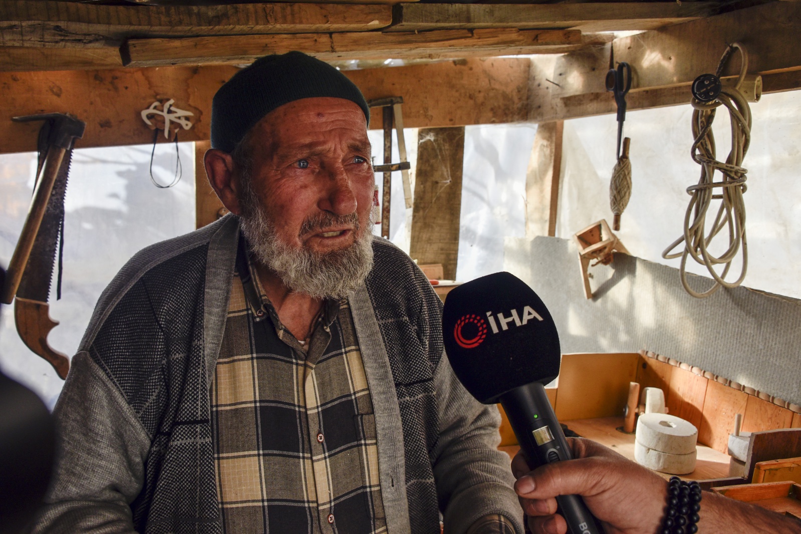 Doktor egzersiz önerince 86 yaşında ahşaptan maket yapmaya başladı 8