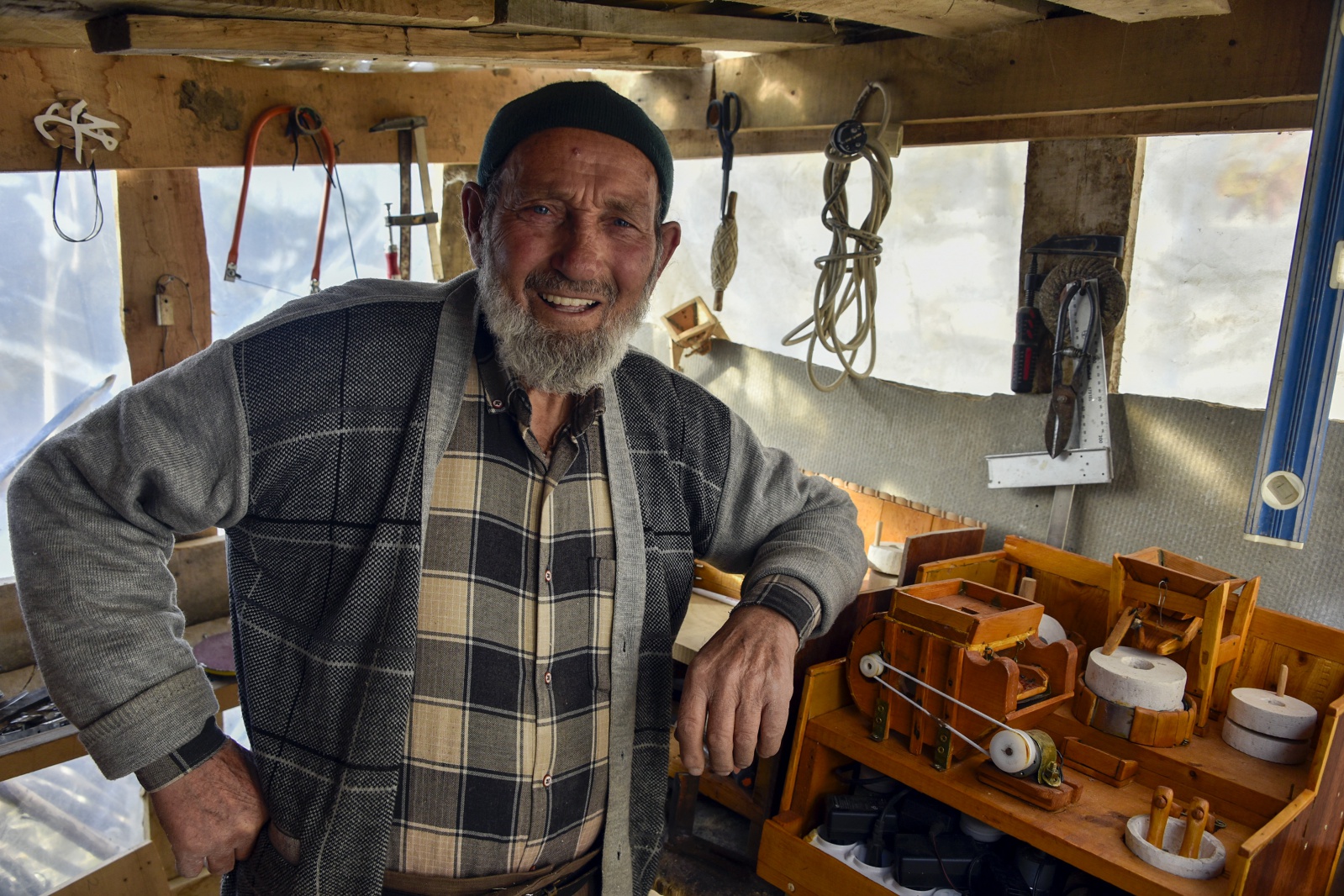 Doktor egzersiz önerince 86 yaşında ahşaptan maket yapmaya başladı 4