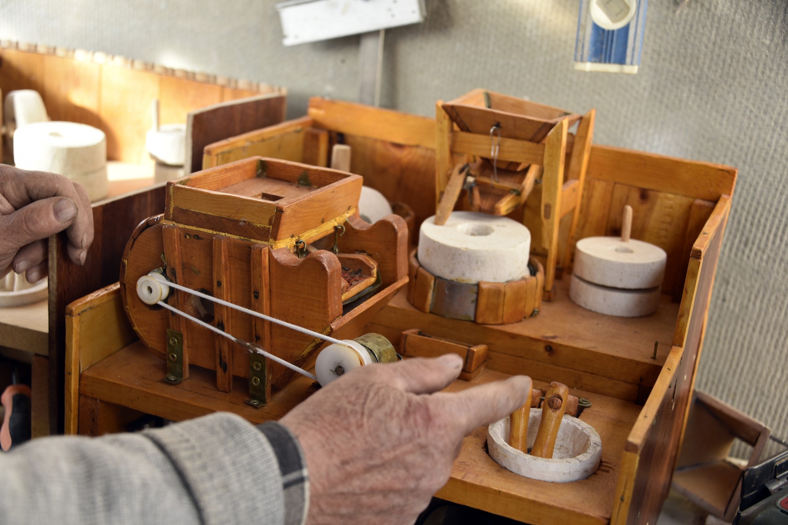 Doktor egzersiz önerince 86 yaşında ahşaptan maket yapmaya başladı 1