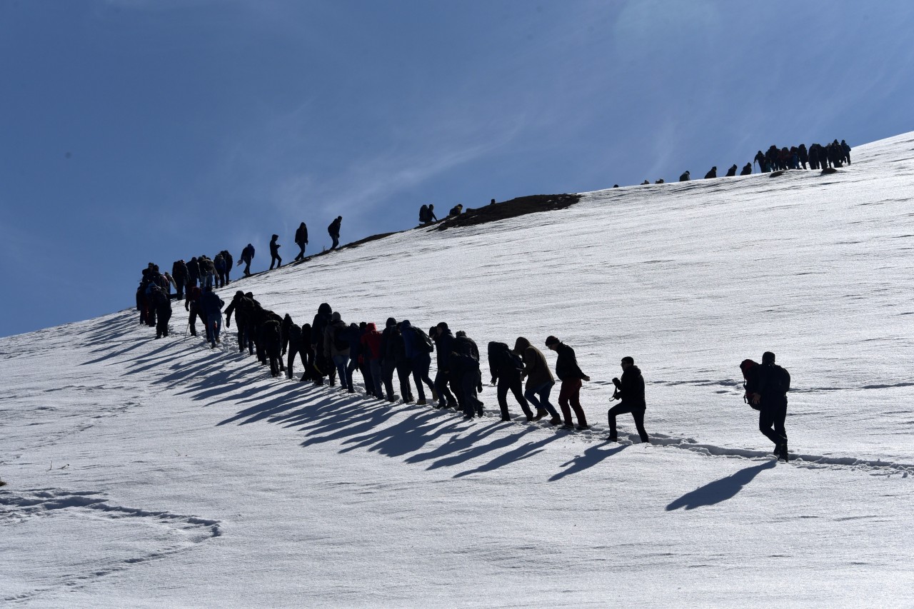 Yüzlerce üniversite öğrencisi Zigana dağında stres attı 5