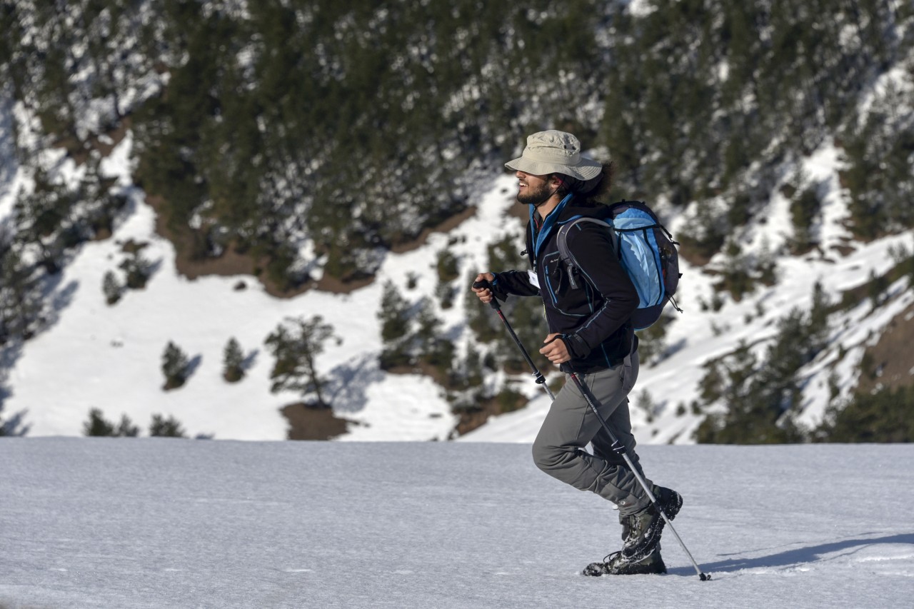 Yüzlerce üniversite öğrencisi Zigana dağında stres attı 10