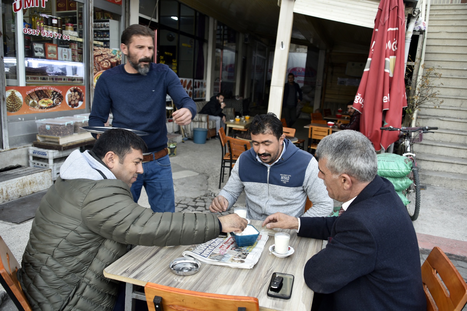 Bu ilçede kışın kahvelerde çaydan çok süt satılıyor 3