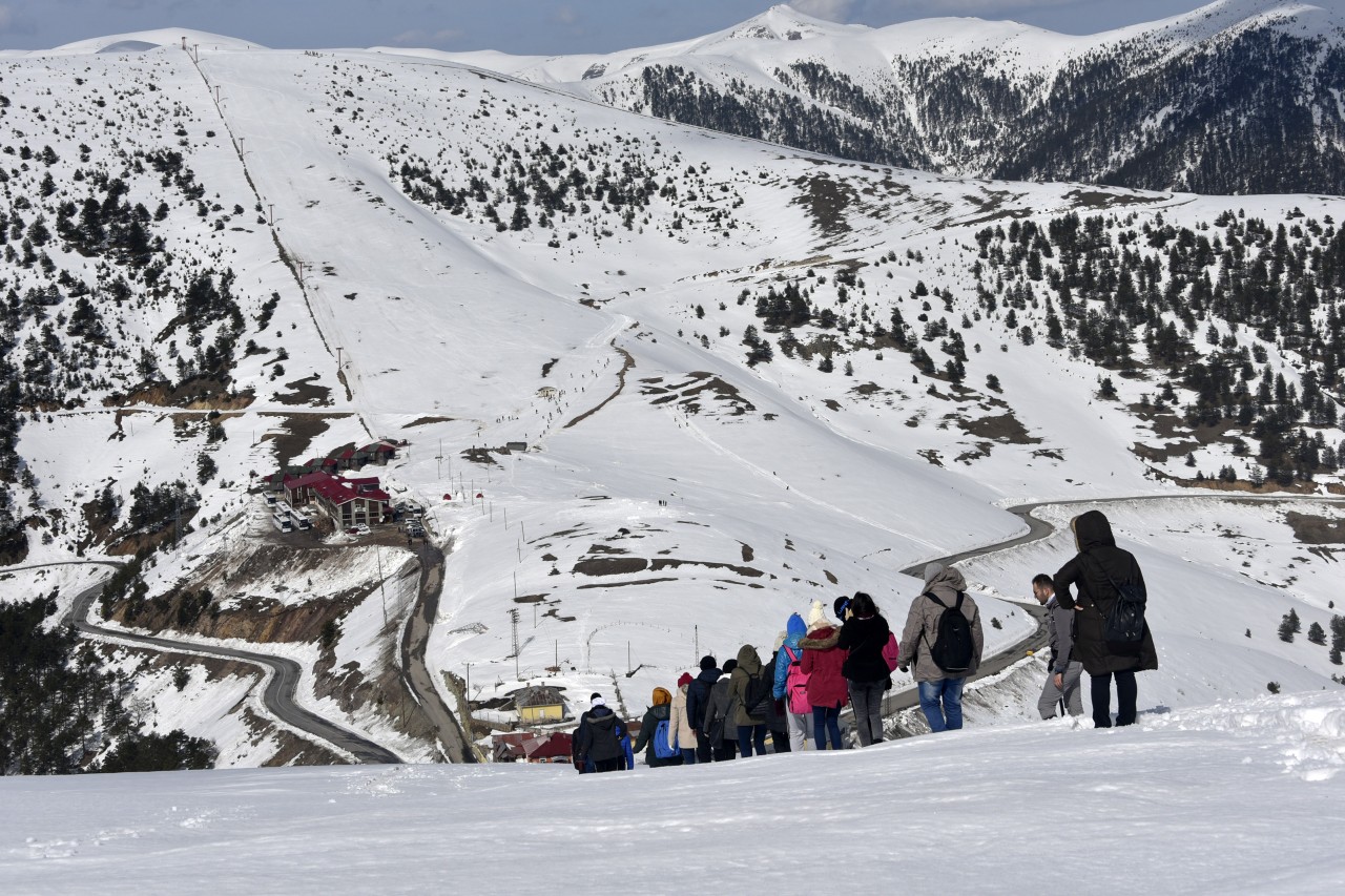 Yüzlerce üniversite öğrencisi Zigana dağında stres attı 24