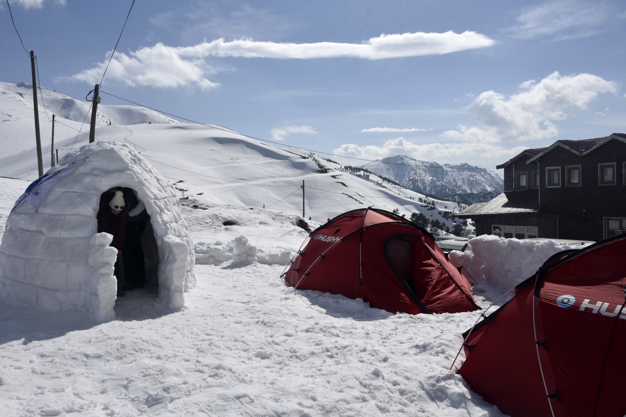 Yüzlerce üniversite öğrencisi Zigana dağında stres attı 29