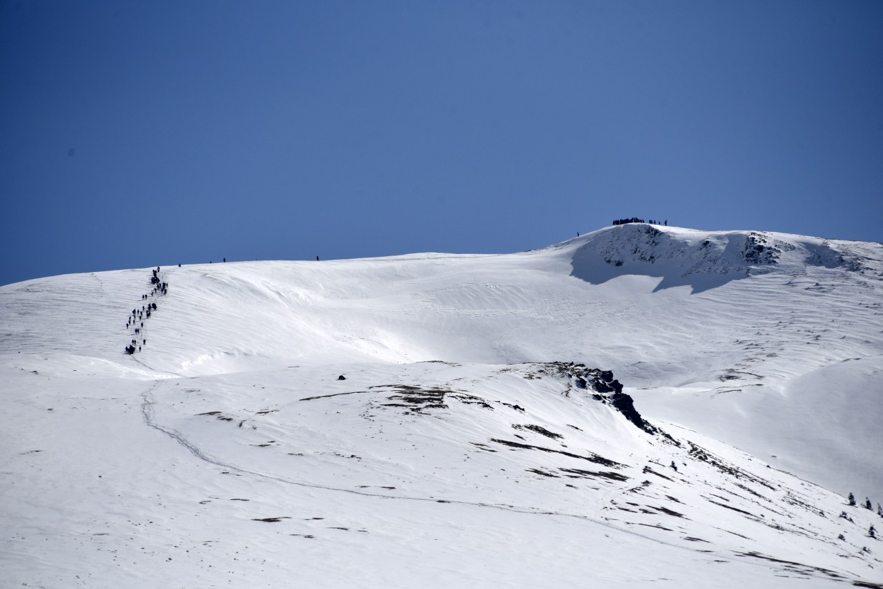 Yüzlerce üniversite öğrencisi Zigana dağında stres attı 37