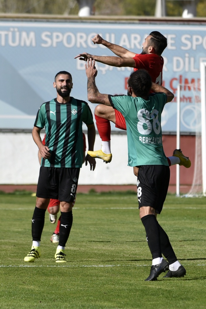 Gümüş sahasında da kayıp: 0-2 30