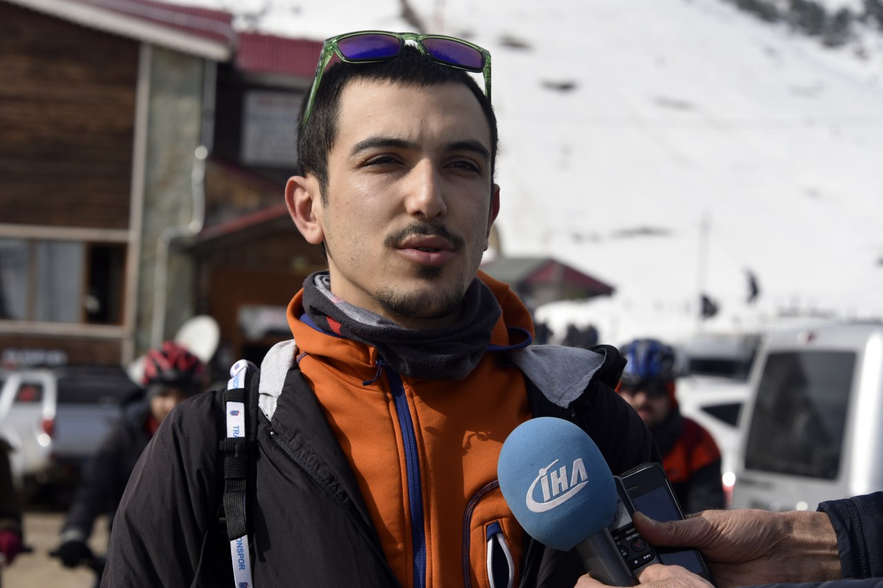 Yüzlerce üniversite öğrencisi Zigana dağında stres attı 45