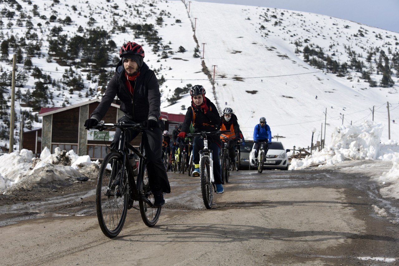 Yüzlerce üniversite öğrencisi Zigana dağında stres attı 48