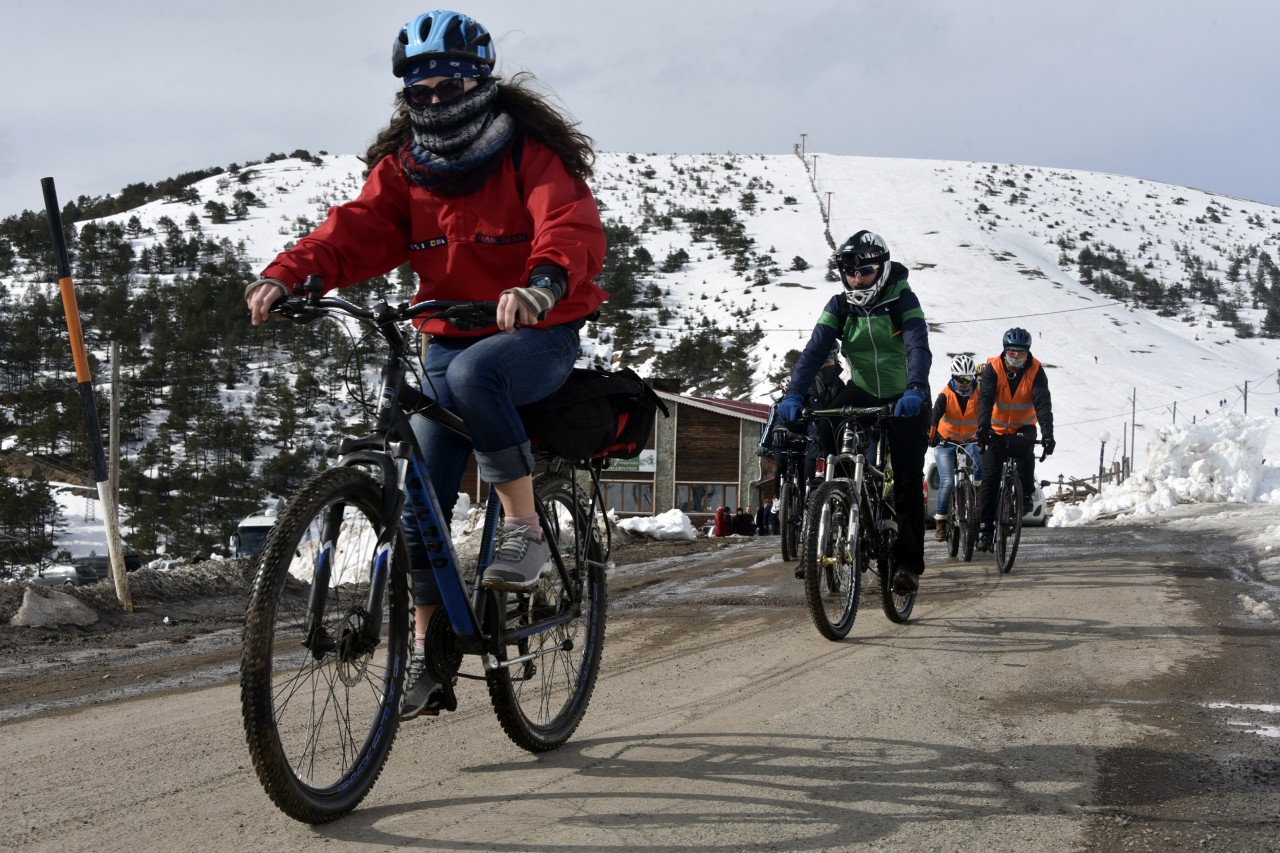 Yüzlerce üniversite öğrencisi Zigana dağında stres attı 51