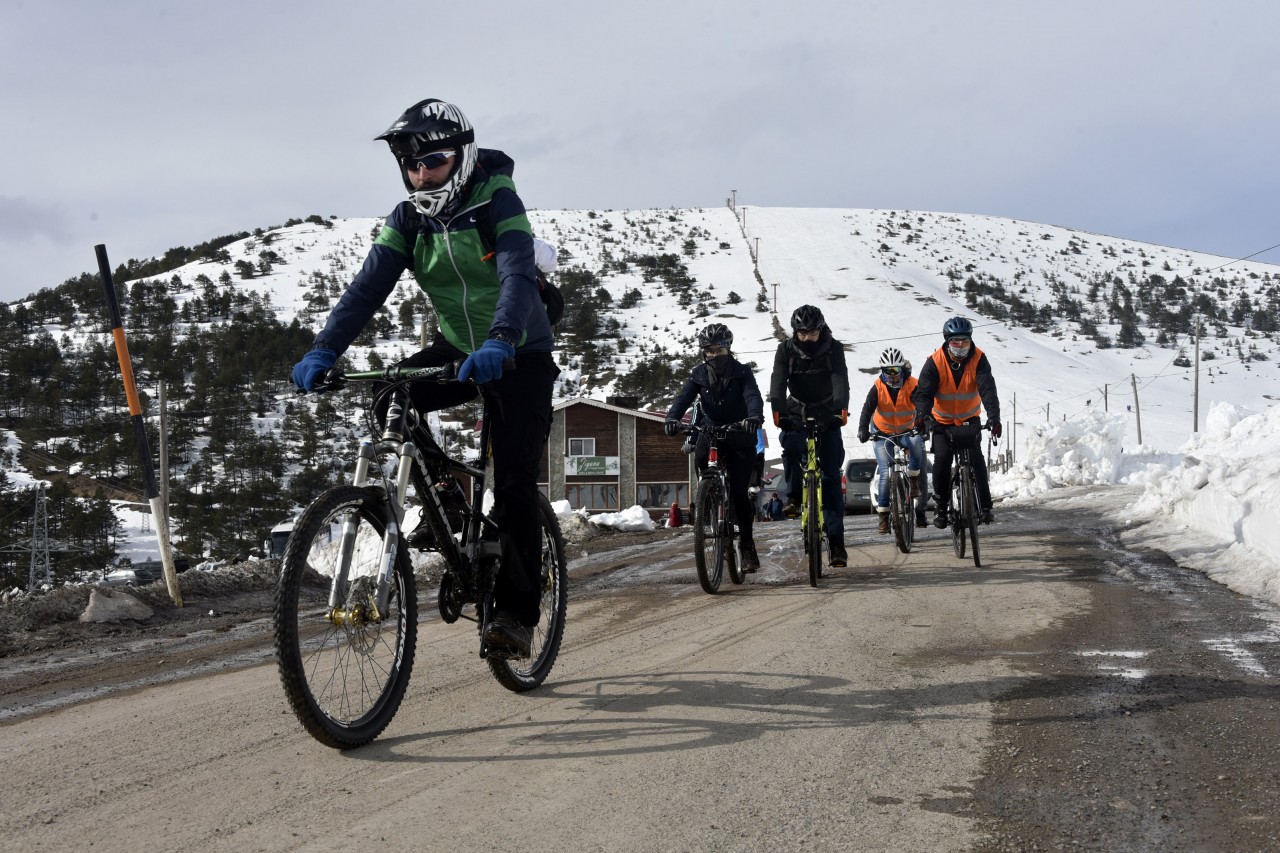 Yüzlerce üniversite öğrencisi Zigana dağında stres attı 52