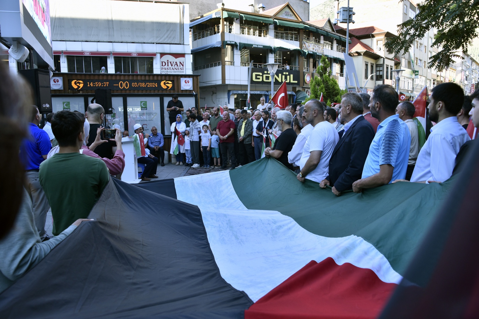 Gümüşhane’de yüzlerce kişi Haniye ve Filistin için yürüdü 23