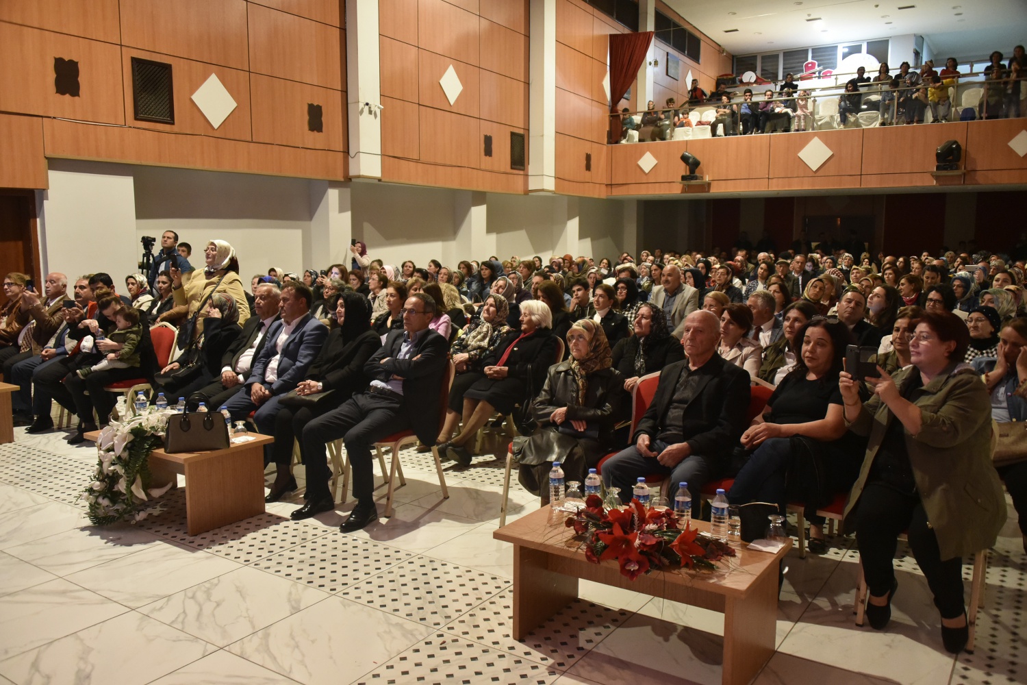 Bu konser başka konser 1