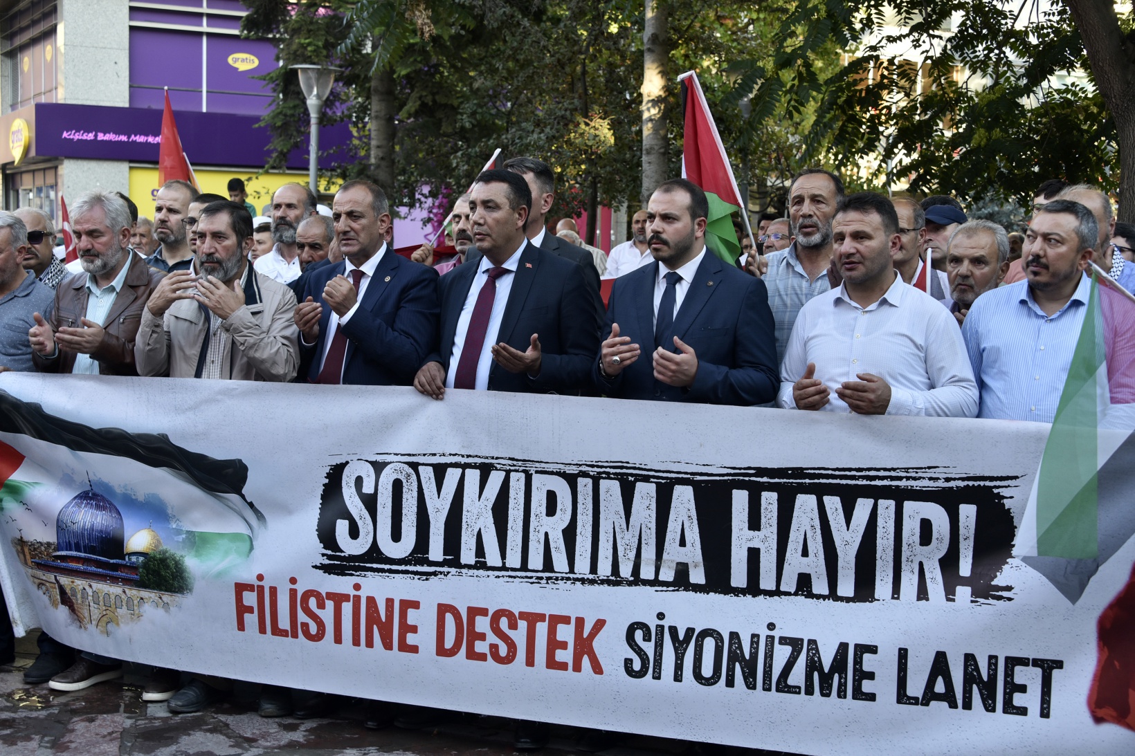 Gümüşhane’de yüzlerce kişi Haniye ve Filistin için yürüdü 27