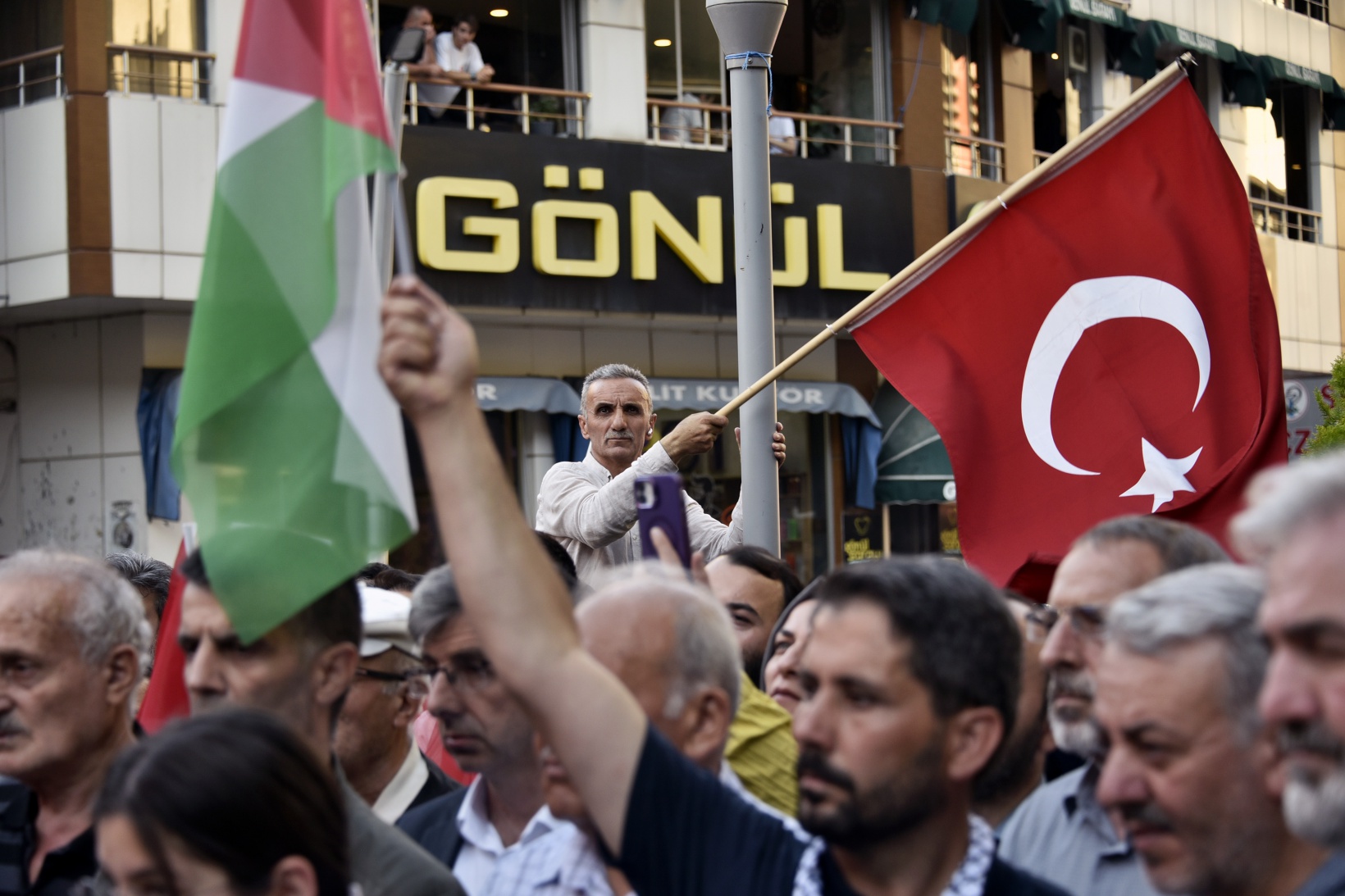 Gümüşhane’de yüzlerce kişi Haniye ve Filistin için yürüdü 10