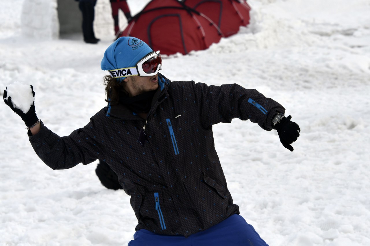 Yüzlerce üniversite öğrencisi Zigana dağında stres attı 62