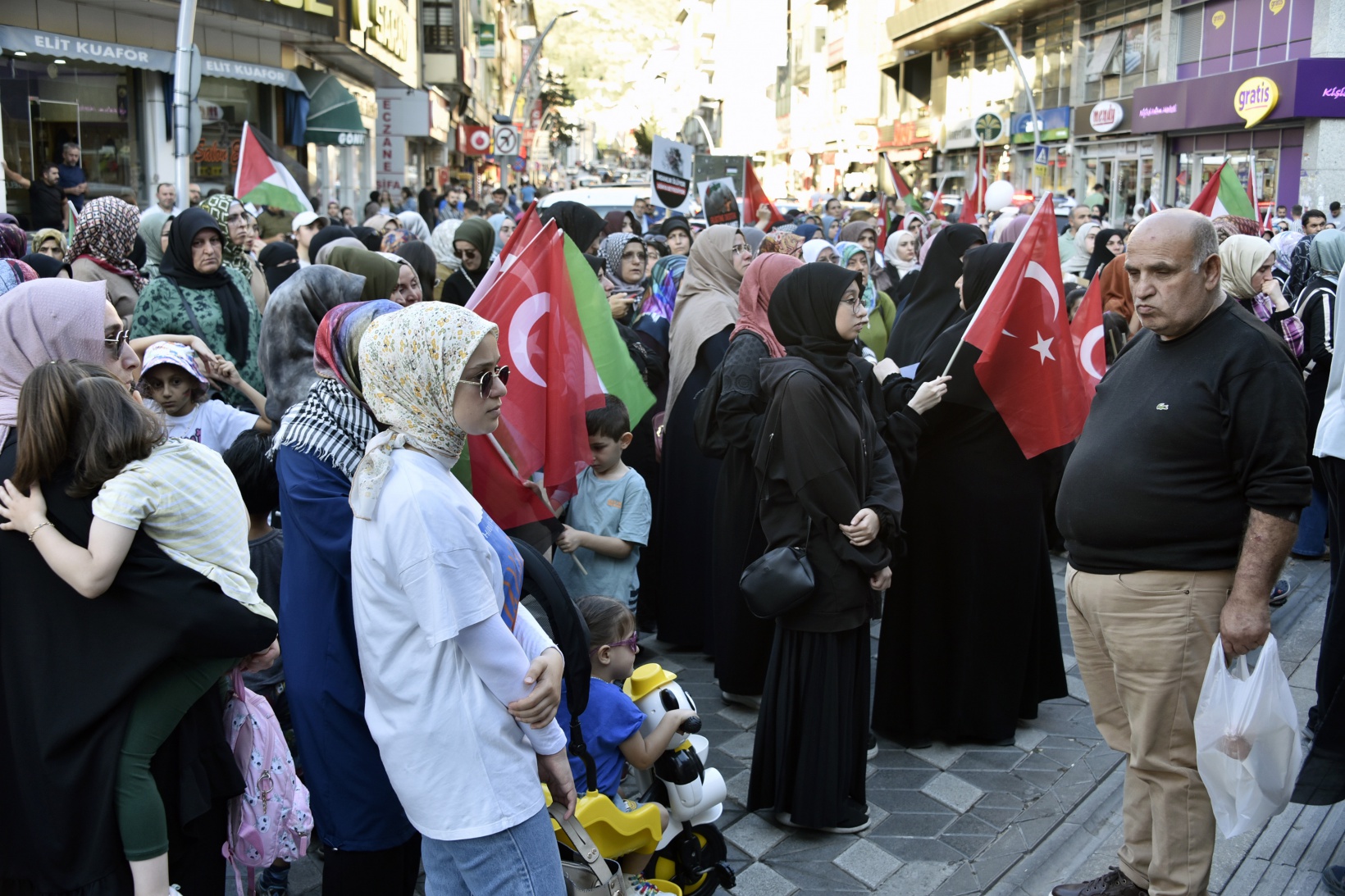 Gümüşhane’de yüzlerce kişi Haniye ve Filistin için yürüdü 34