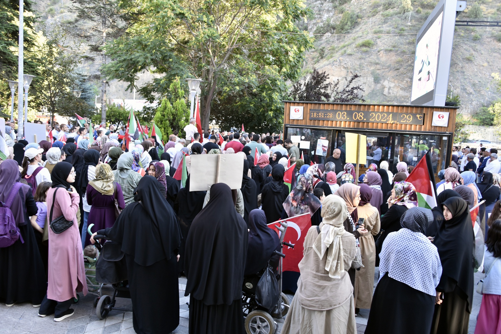 Gümüşhane’de yüzlerce kişi Haniye ve Filistin için yürüdü 32