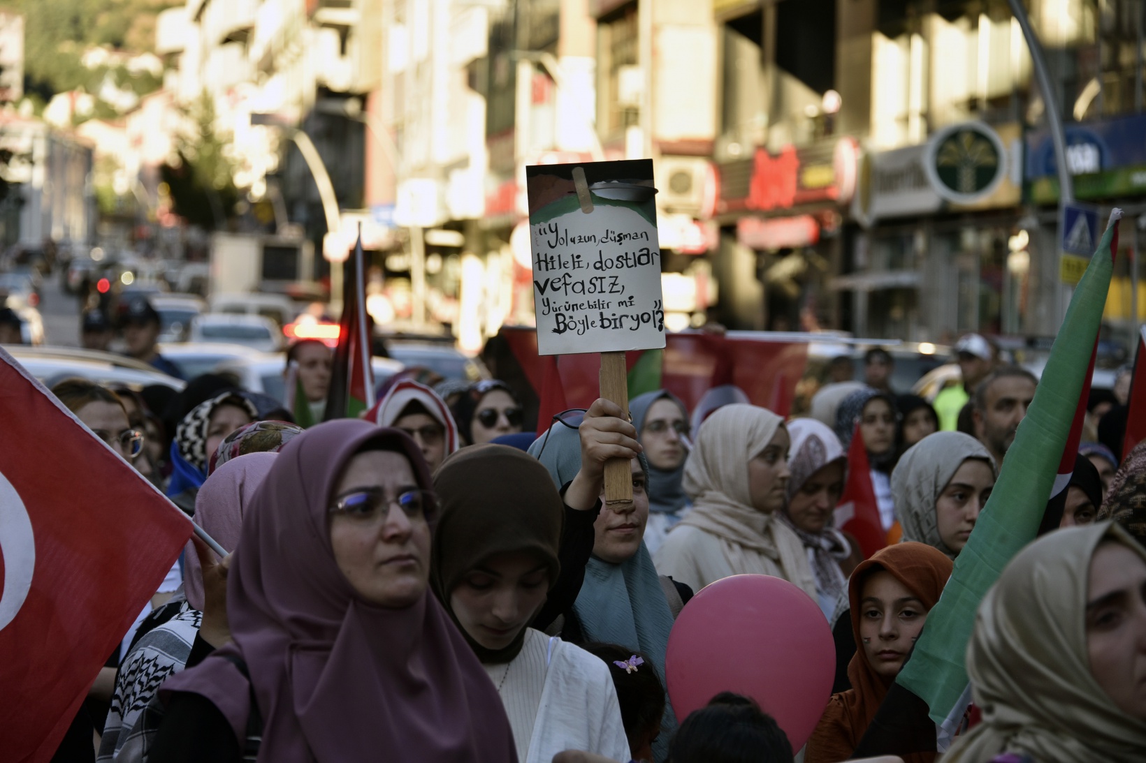 Gümüşhane’de yüzlerce kişi Haniye ve Filistin için yürüdü 15