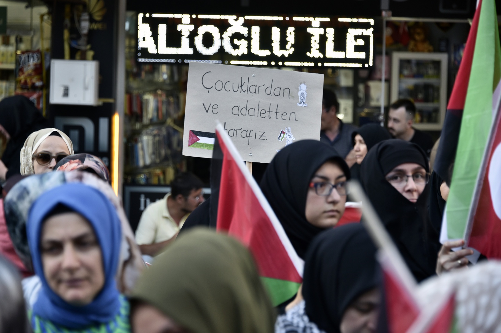 Gümüşhane’de yüzlerce kişi Haniye ve Filistin için yürüdü 16