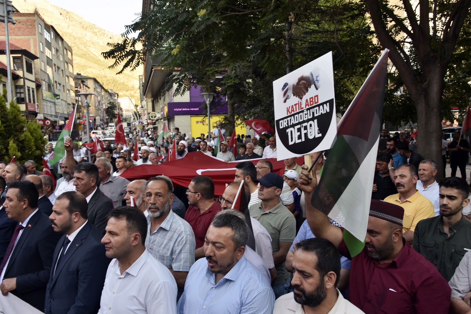 Gümüşhane’de yüzlerce kişi Haniye ve Filistin için yürüdü 11