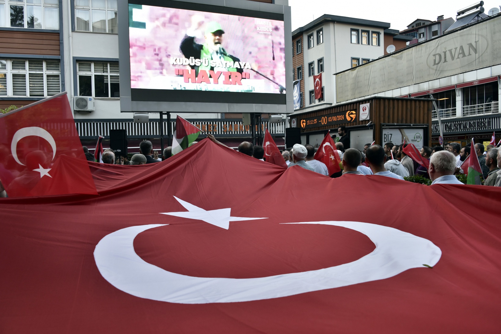 Gümüşhane’de yüzlerce kişi Haniye ve Filistin için yürüdü 37