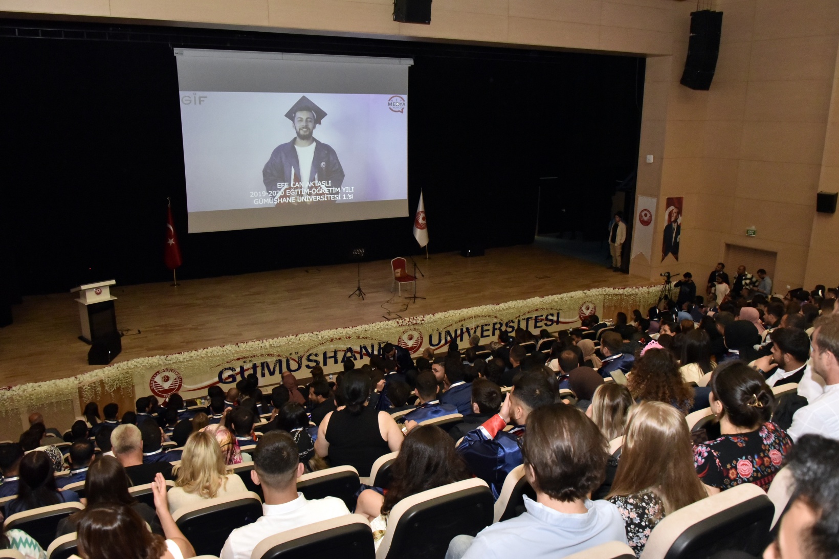 İletişim Fakültesinde mezuniyet heyecanı 4