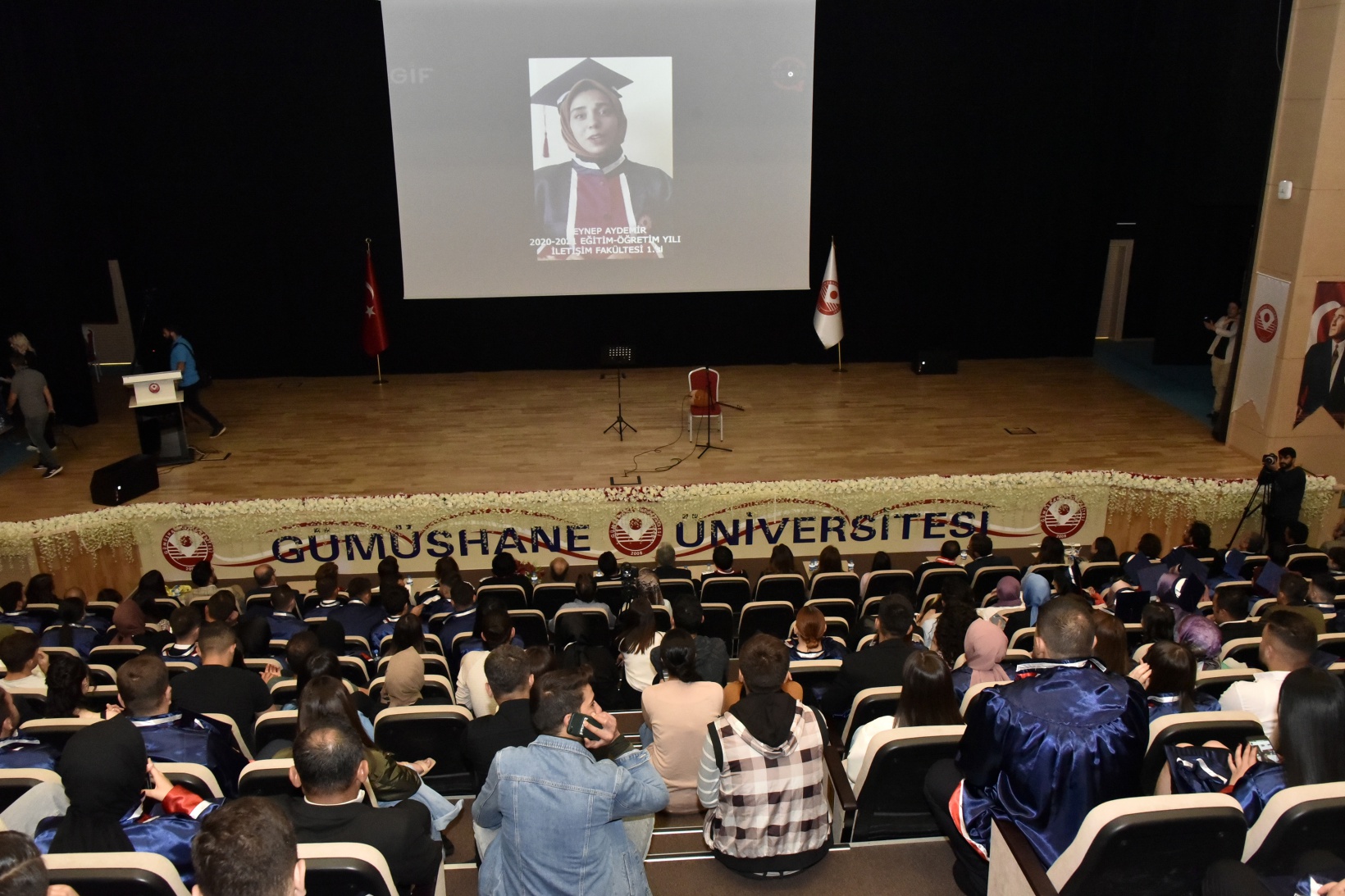 İletişim Fakültesinde mezuniyet heyecanı 26