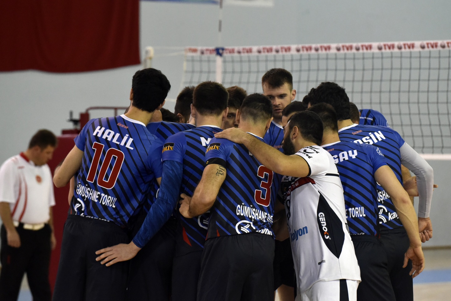 Voleybol derbisi Torul’un: 3-0 2