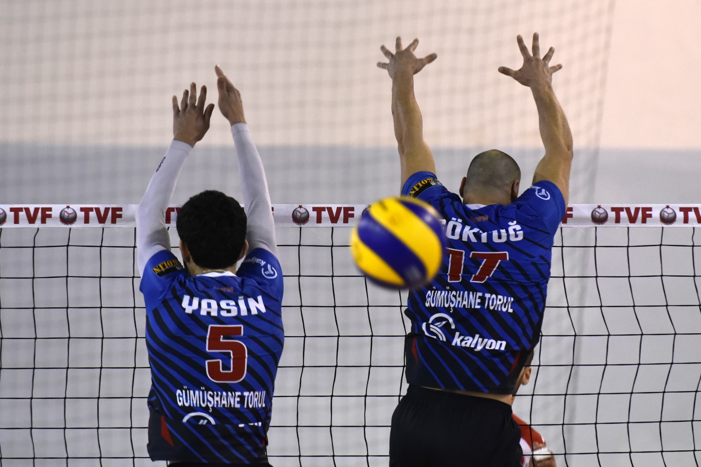 Voleybol derbisi Torul’un: 3-0 3