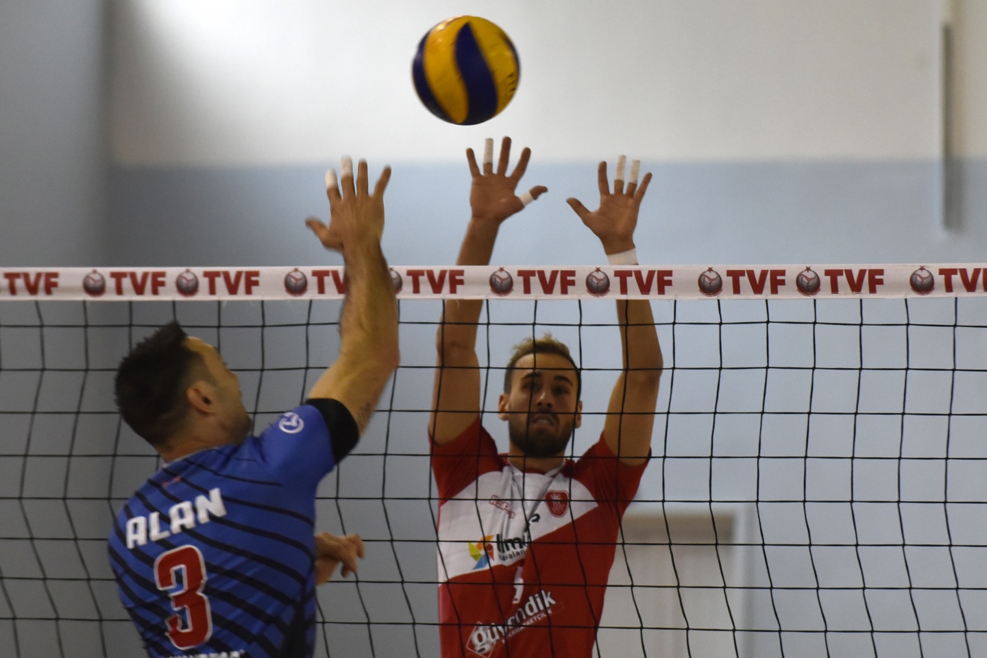 Voleybol derbisi Torul’un: 3-0 6