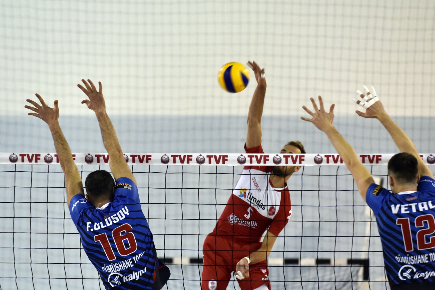 Voleybol derbisi Torul’un: 3-0 10