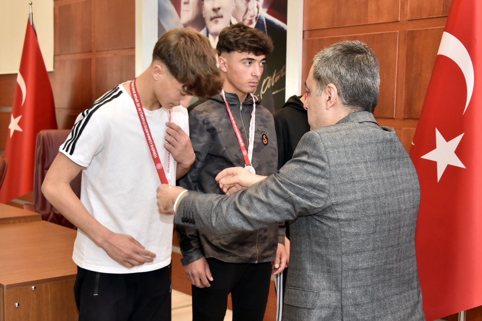 Öğrencilerin 100.yıl hediyesi dron oldu 12