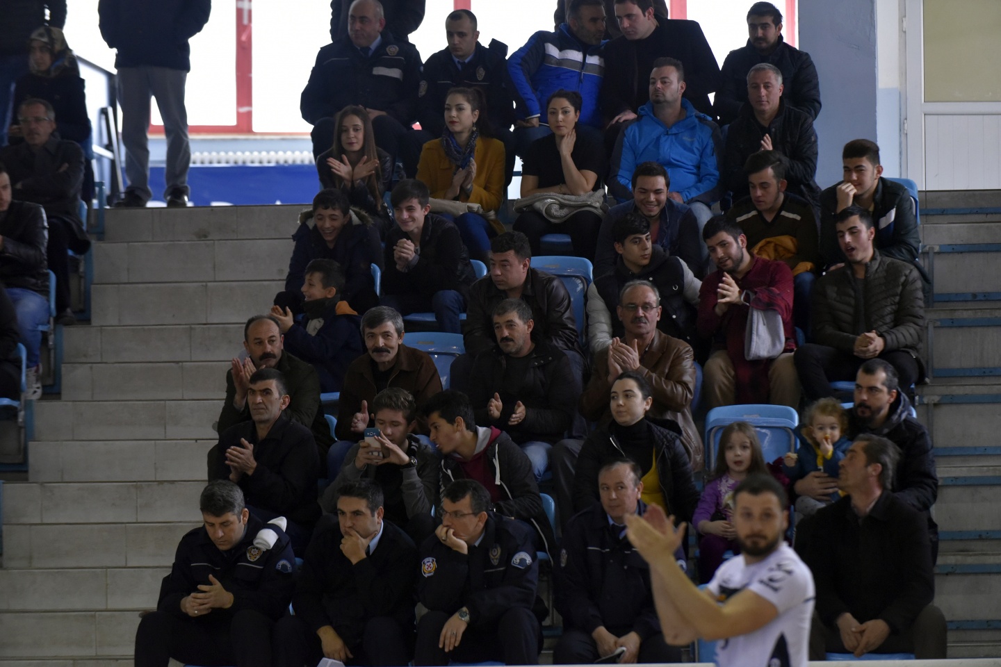 Voleybol derbisi Torul’un: 3-0 17