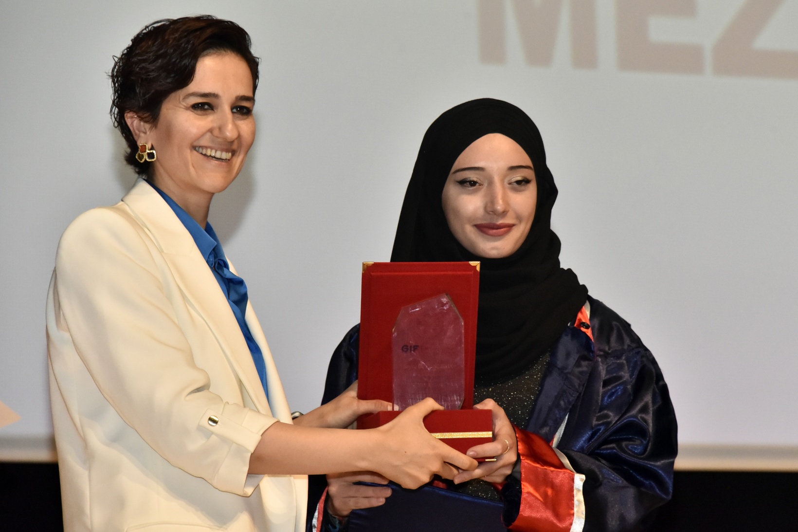 İletişim Fakültesinde mezuniyet heyecanı 25