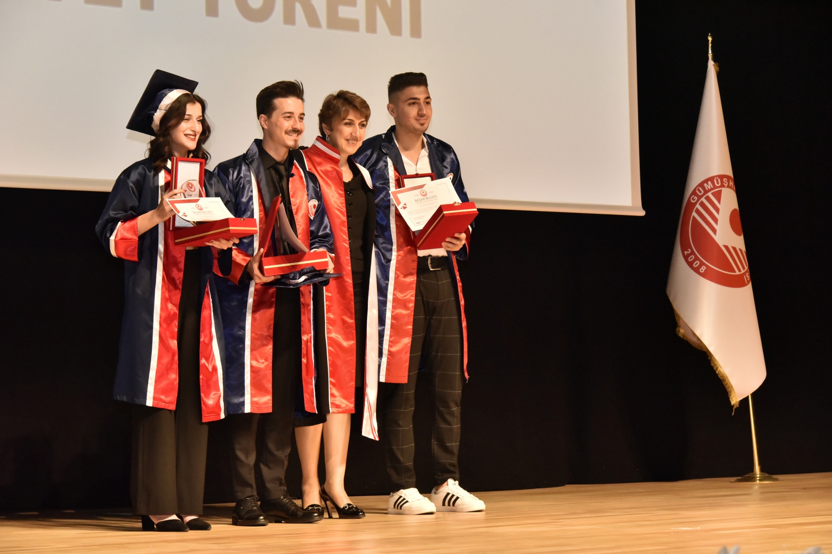 İletişim Fakültesinde mezuniyet heyecanı 16