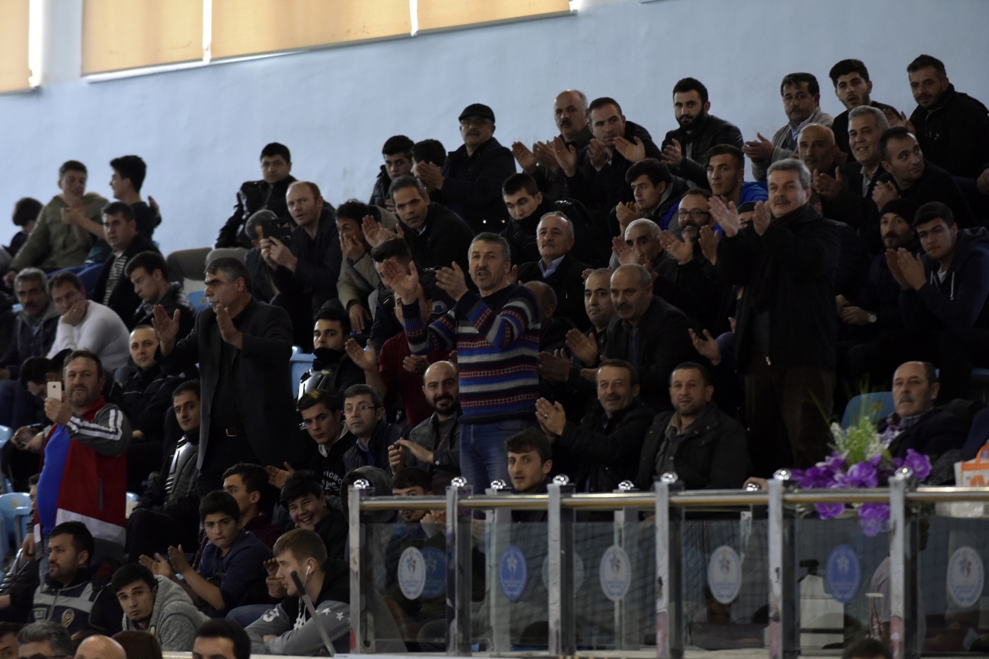 Voleybol derbisi Torul’un: 3-0 24