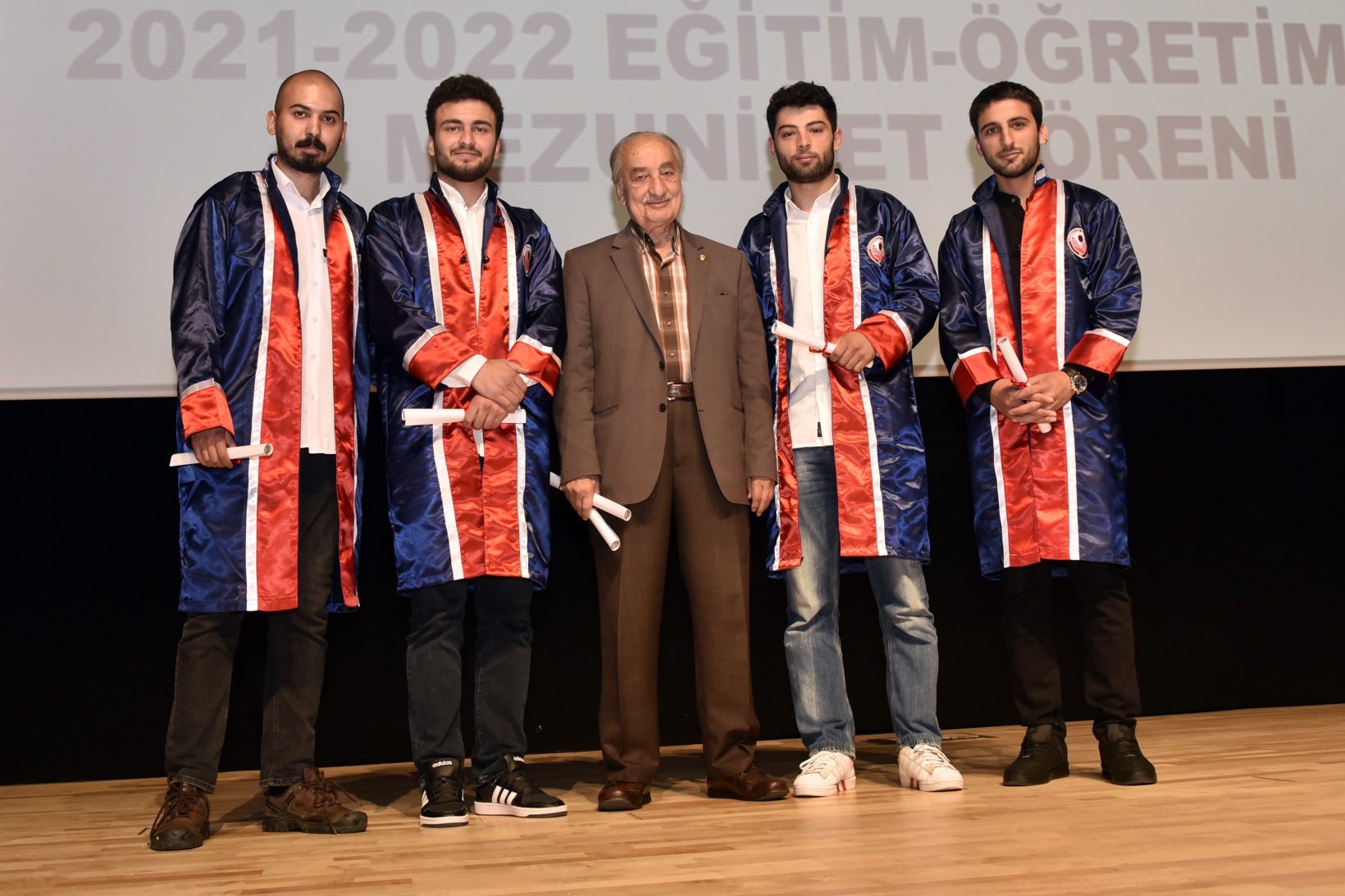 İletişim Fakültesinde mezuniyet heyecanı 24