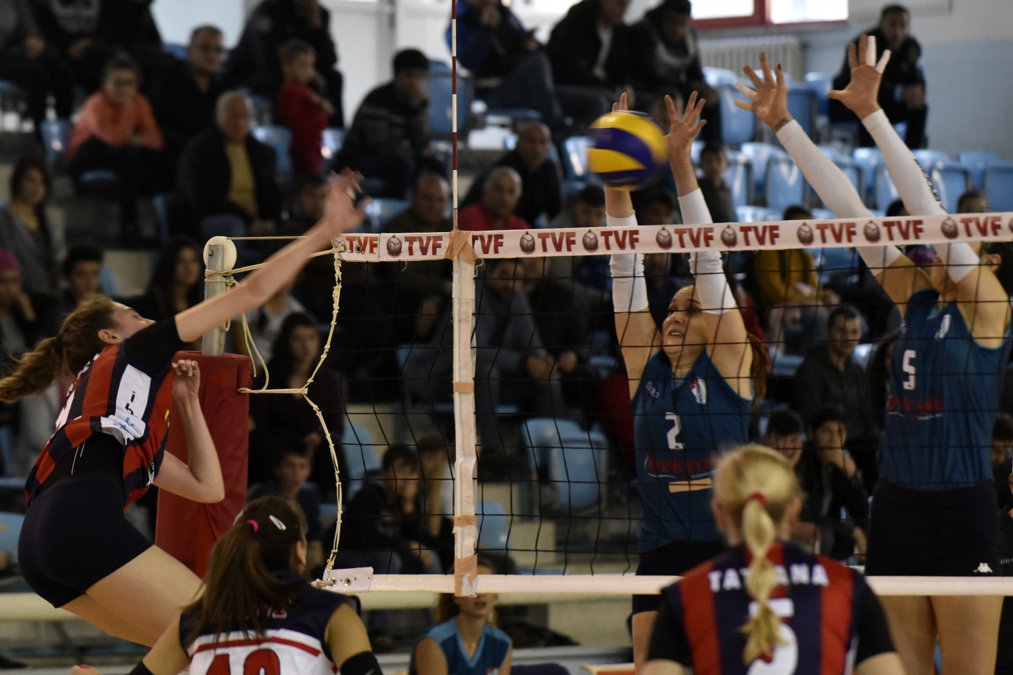 Gümüş Kızlar değil taraftar üzdü 2