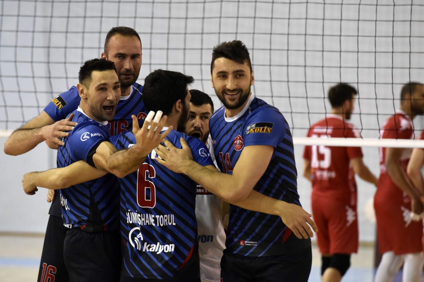 Voleybol derbisi Torul’un: 3-0 27