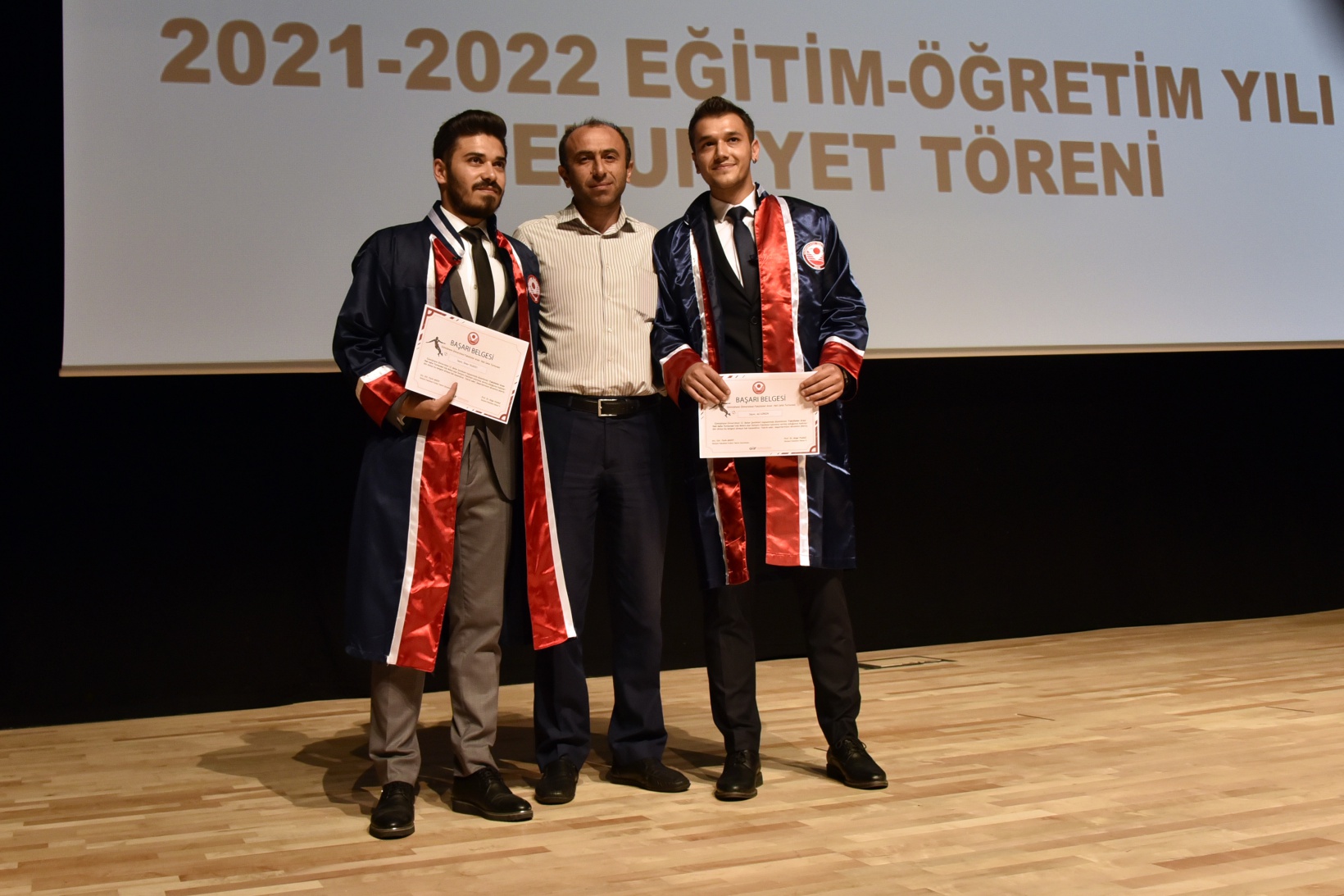 İletişim Fakültesinde mezuniyet heyecanı 17