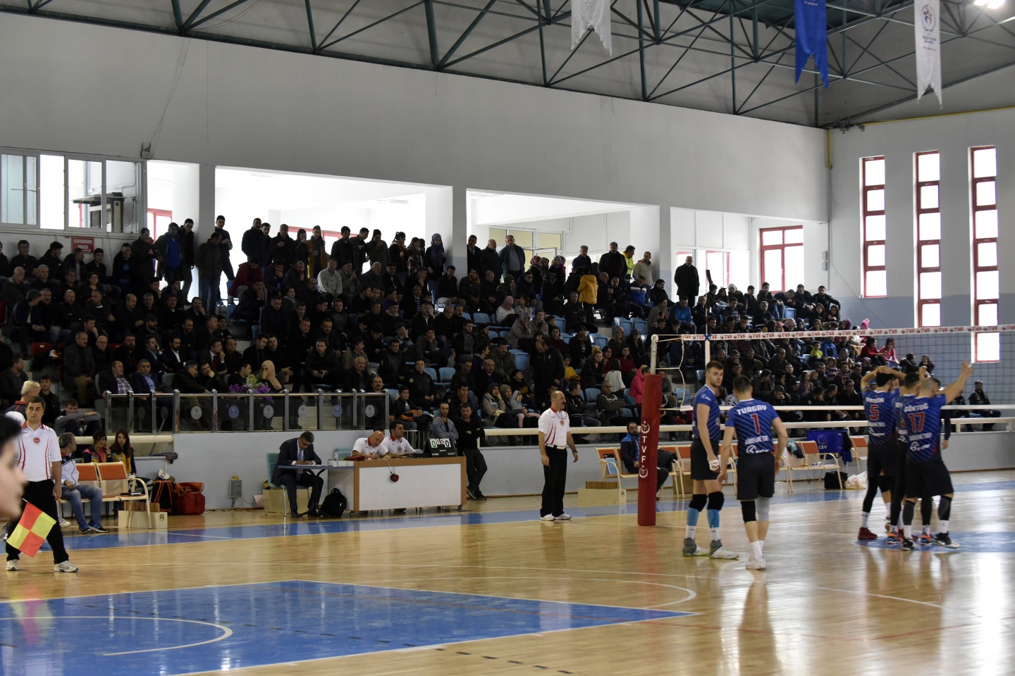 Voleybol derbisi Torul’un: 3-0 29