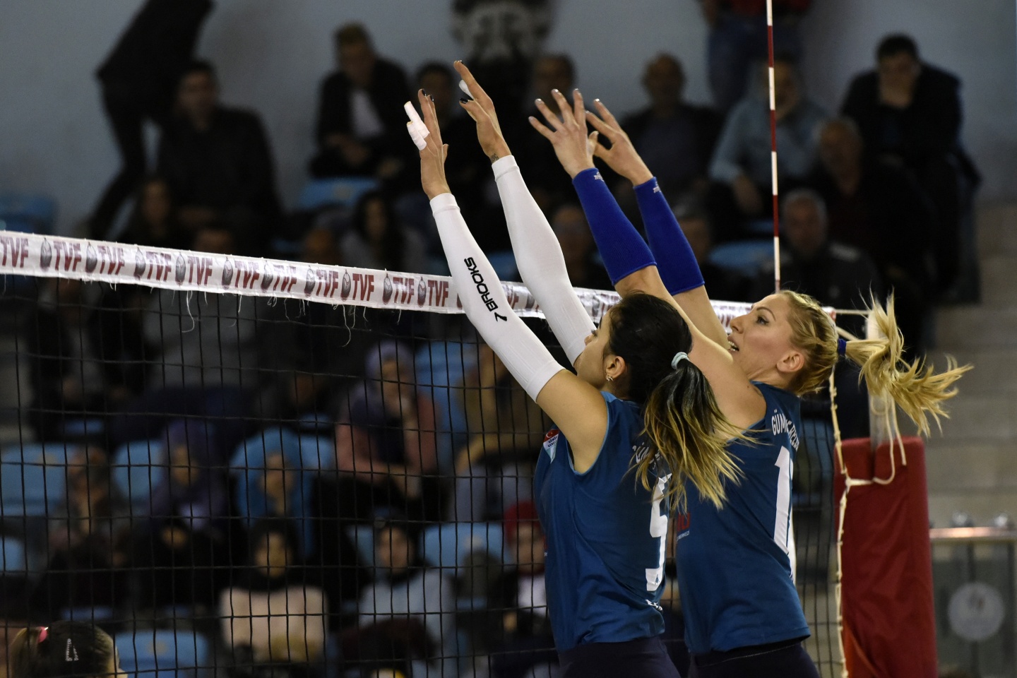 Gümüş Kızlar değil taraftar üzdü 9