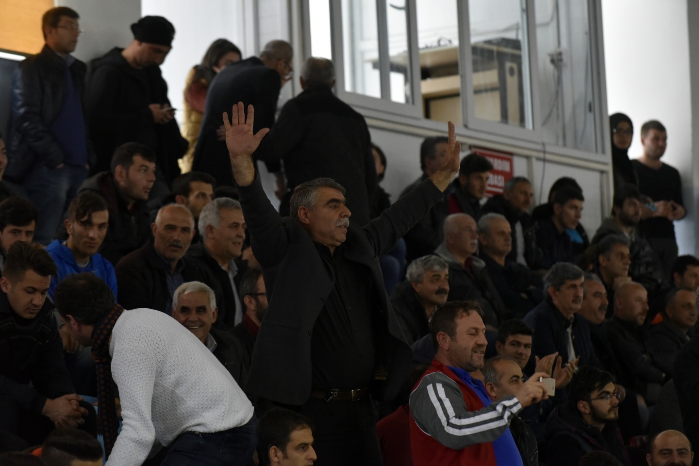 Voleybol derbisi Torul’un: 3-0 33
