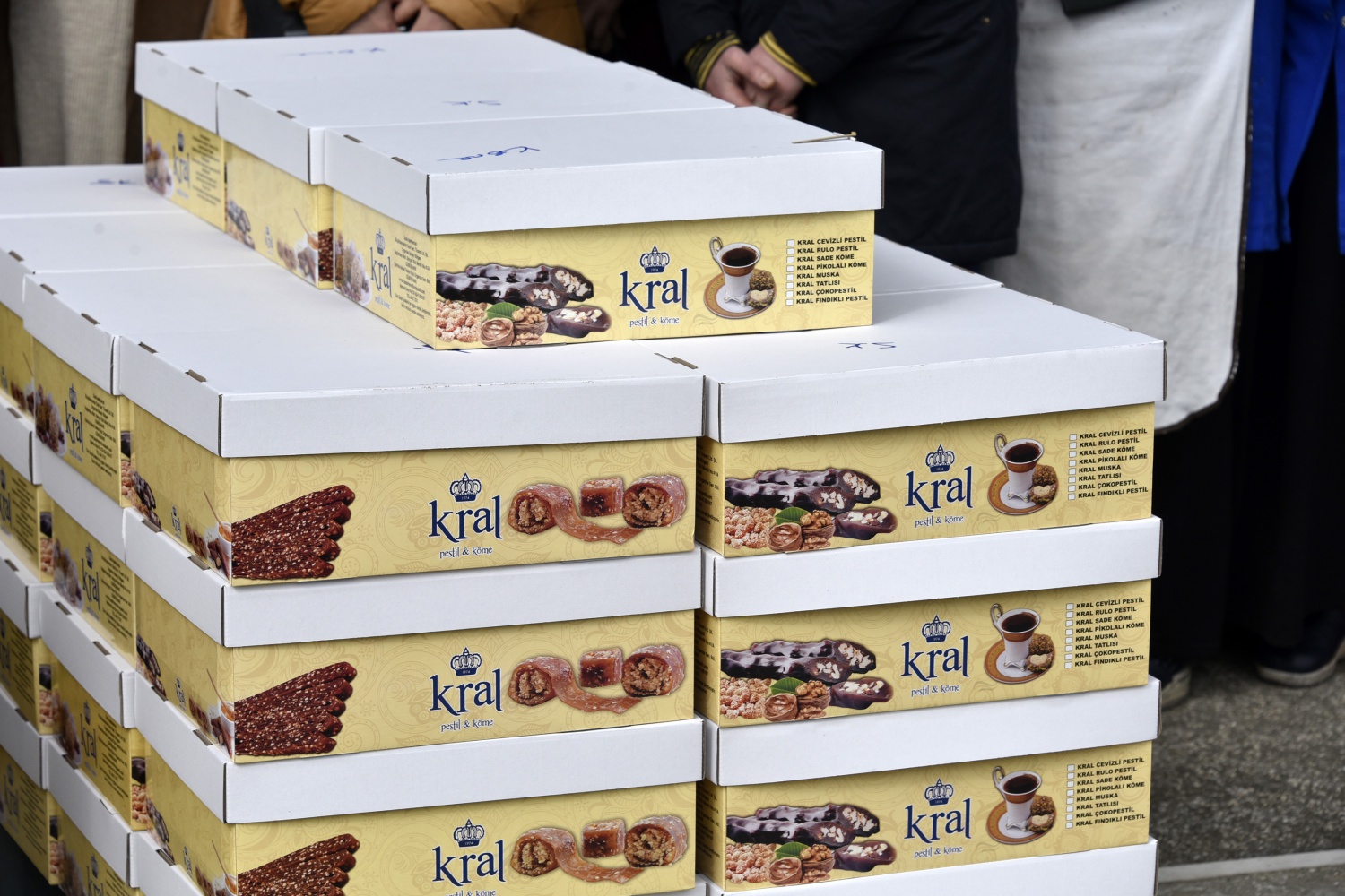 Varan’dan kınalı kuzulara doğal enerji kaynağı pestil ve köme 3